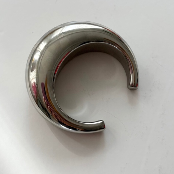 Noir NYC oversized silver or gold cuff bangle - Picture 6 of 7